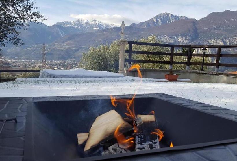 تختخواب و صبحانه La Villa