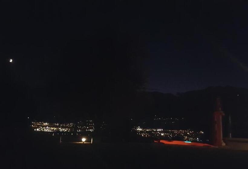 تختخواب و صبحانه La Villa