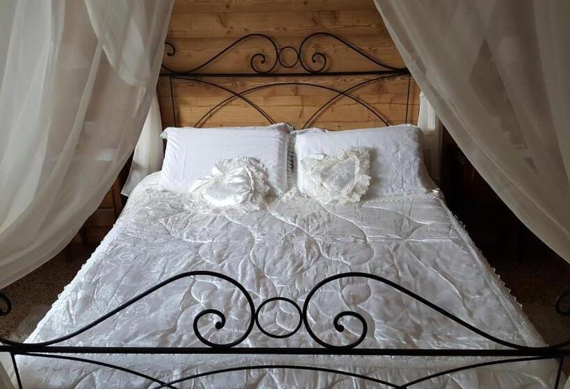 تختخواب و صبحانه La Villa