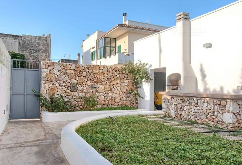 Deluxe Tangerine Court