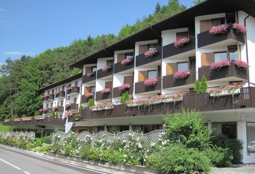 فندق Comano Cattoni Holiday