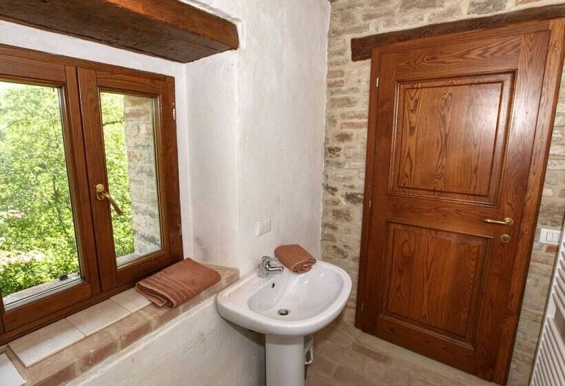 Luxury Cottage In Lisciano Niccone Umbria With Swimming Pool