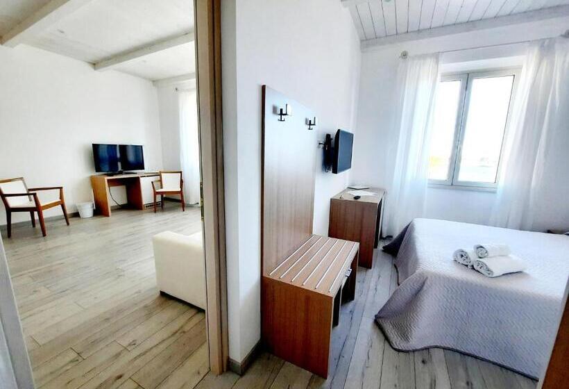 پانسیون La Promenade Rooms & Suites
