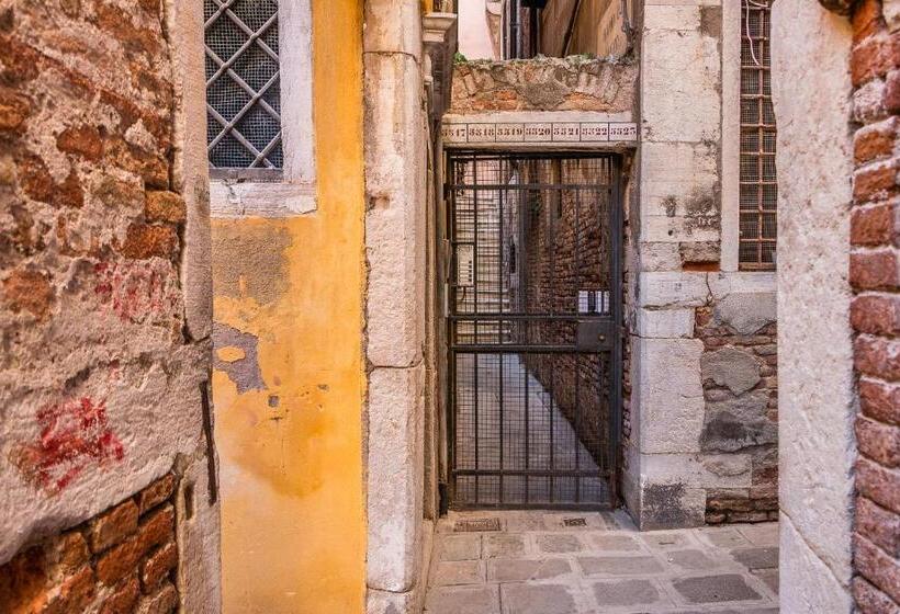 پانسیون Palazzo Daponte