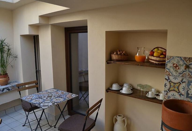 تختخواب و صبحانه Agorà Panoramic Rooms