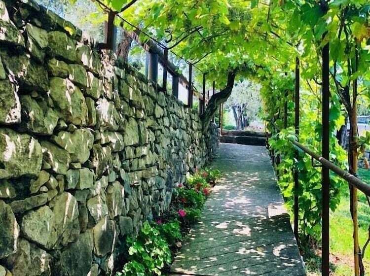 تختخواب و صبحانه Caputaquis