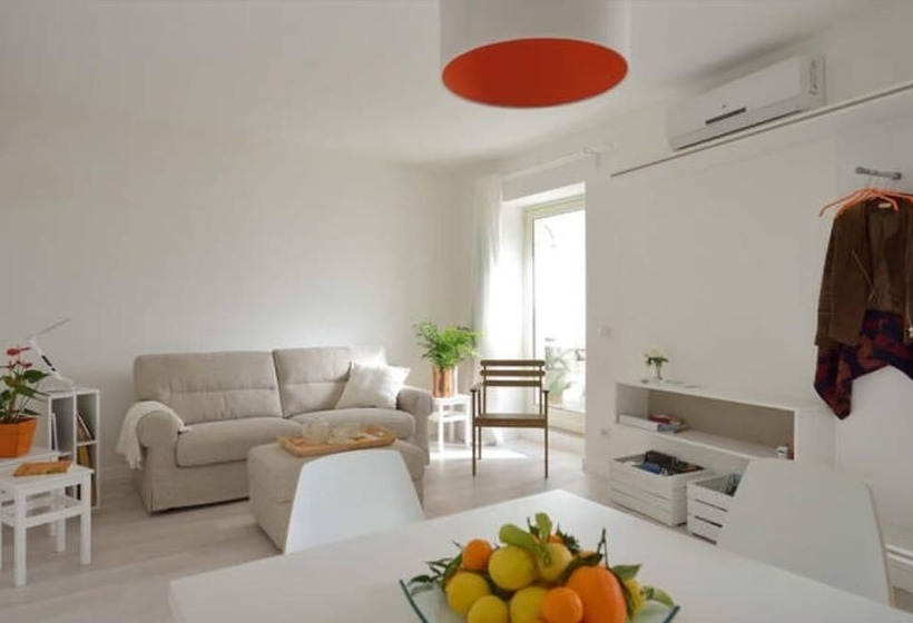 مبيت وإفطار Community Rooms & Wine