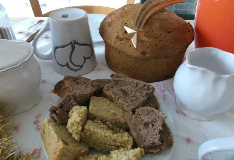 تختخواب و صبحانه Gingerbread Home
