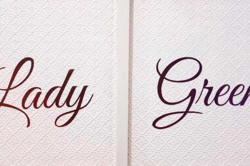 Bed and Breakfast L Antenna