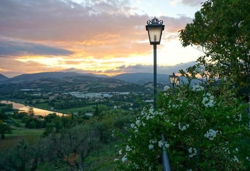 فندق ريفى Agriturismo Pascucci