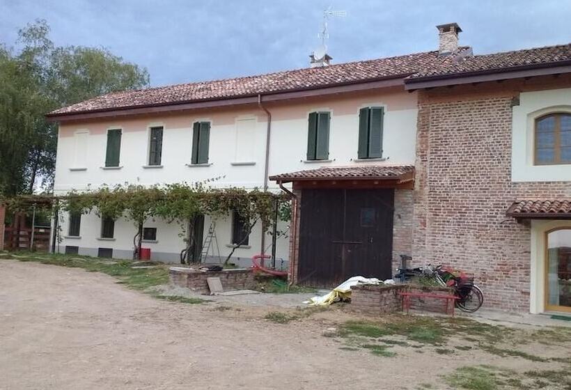 مبيت وإفطار Agriturismo Cascina Poscallone