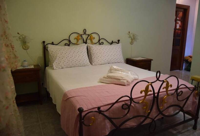 ベッドアンドブレックファースト Bed&breakfast Degli Ulivi