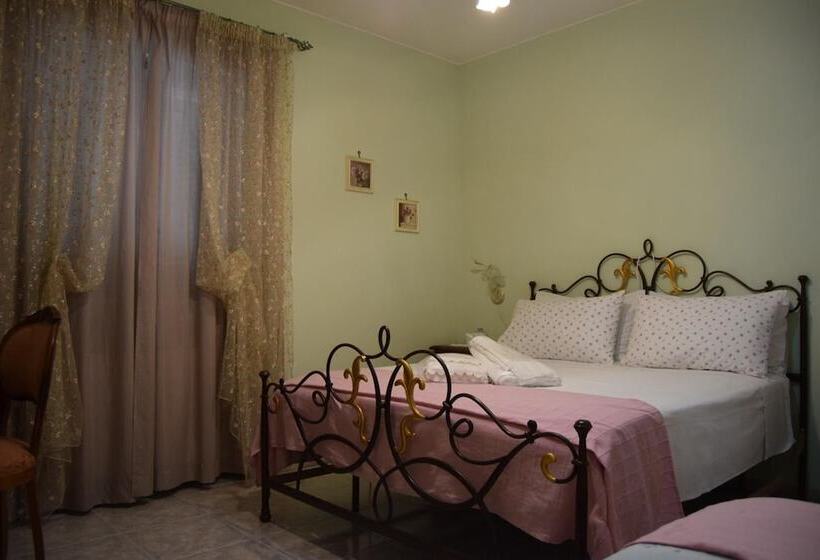 ベッドアンドブレックファースト Bed&breakfast Degli Ulivi