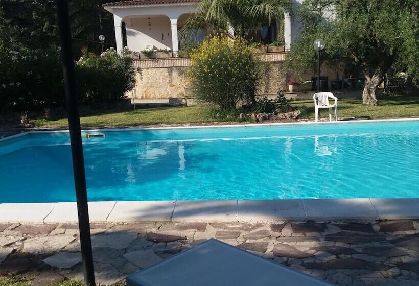 تختخواب و صبحانه La Ginestra