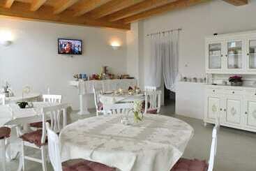 هتل روستایی Agriturismo Corte Zuccone