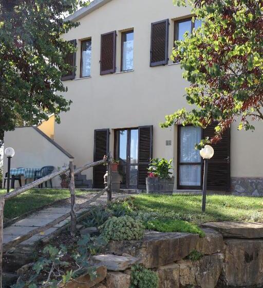 فندق ريفى Agriturismo Tinti