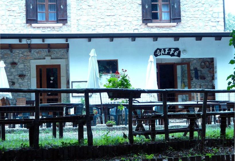 فندق ريفى Rifugio Sfilzi