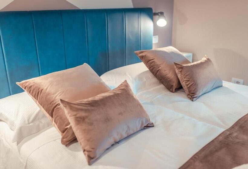 تختخواب و صبحانه A Coffa Rooms
