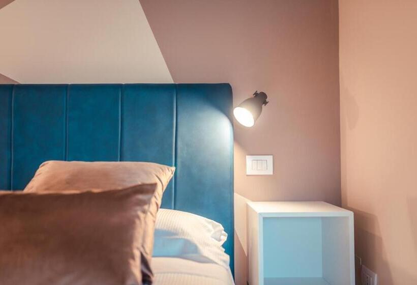 تختخواب و صبحانه A Coffa Rooms
