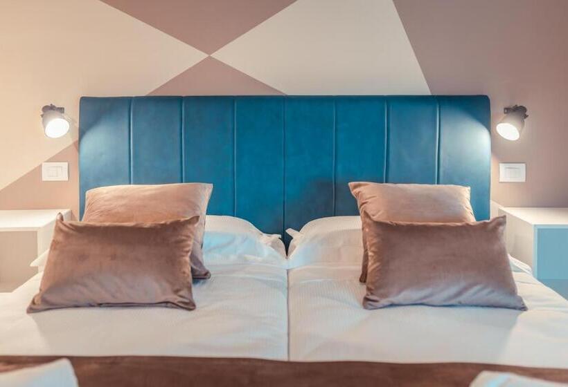 تختخواب و صبحانه A Coffa Rooms
