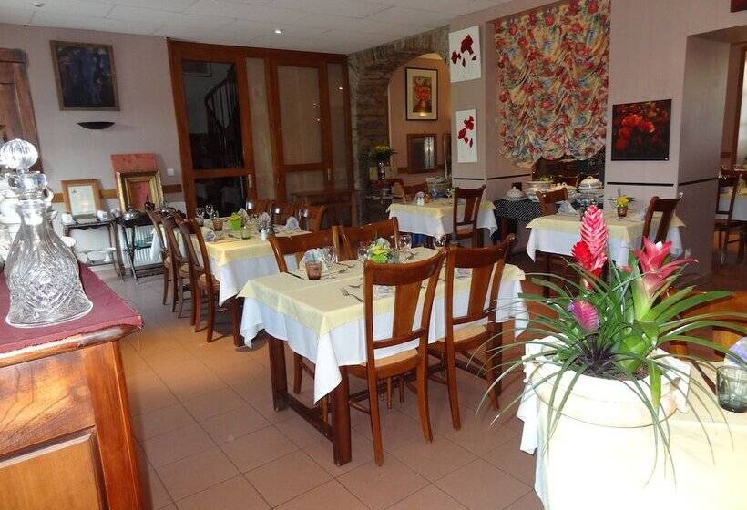 ホテル Logis Hôtels   Hostellerie Des Lauriers   Hôtel Et Restaurant