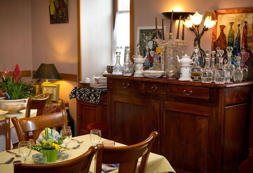 ホテル Logis Hôtels   Hostellerie Des Lauriers   Hôtel Et Restaurant