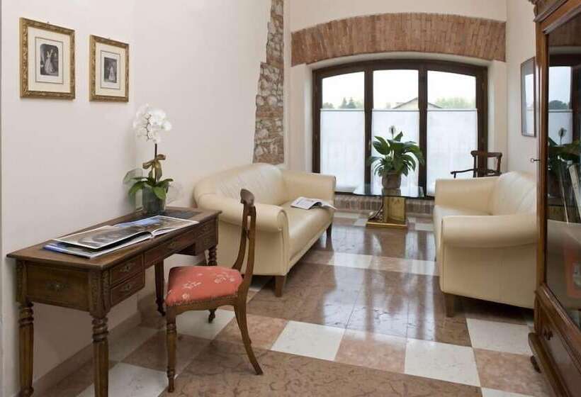 هتل Albergo La Corte Albertina