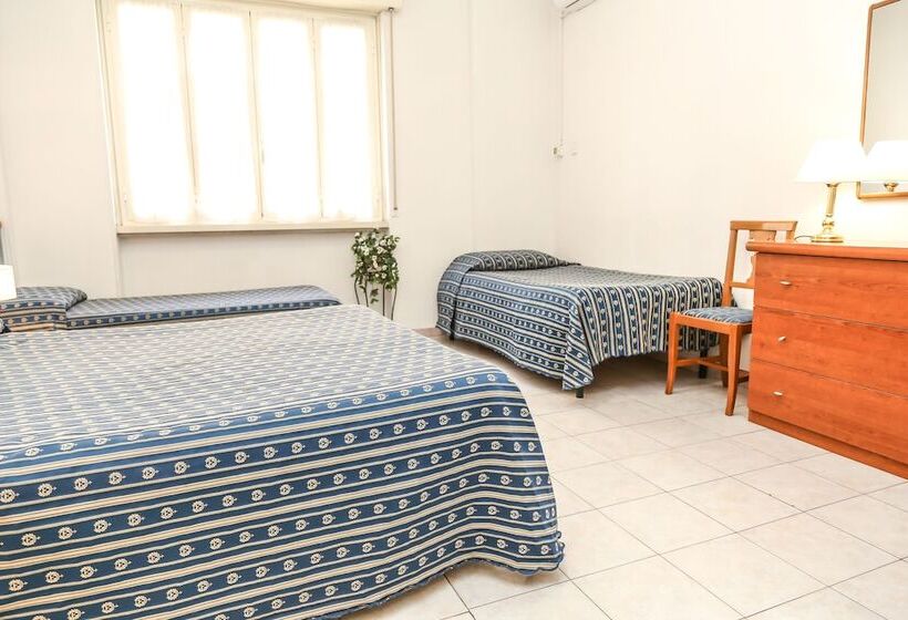 Fotos del hotel Albergo Athena:  2