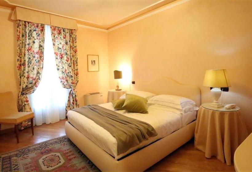 ホテル Albergo Castiglione Langhe