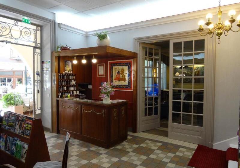 هتل Logis Hôtel Restaurant Grand Hôtel De Lyon