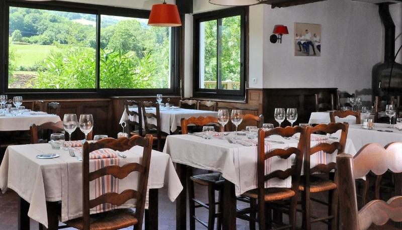 هتل Logis Hôtel Restaurant Grand Hôtel De Lyon