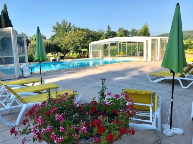 هتل Hôtel Restaurant Plaisance Piscine Couverte Et Chauffée  Proche Sarlat