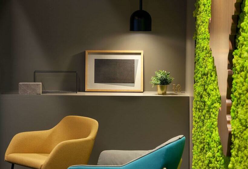 هتل Ibis Styles Pamplona Noain