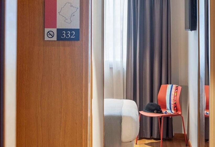 فندق Ibis Styles Pamplona Noain