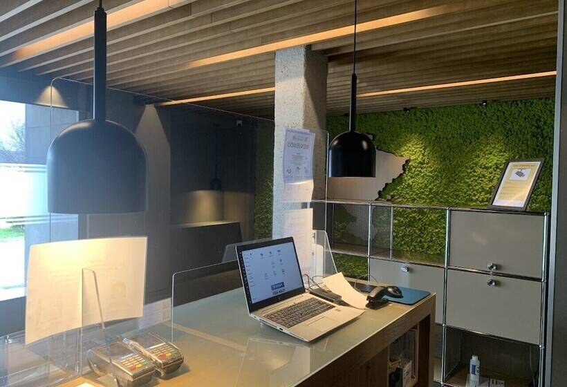 هتل Ibis Styles Pamplona Noain