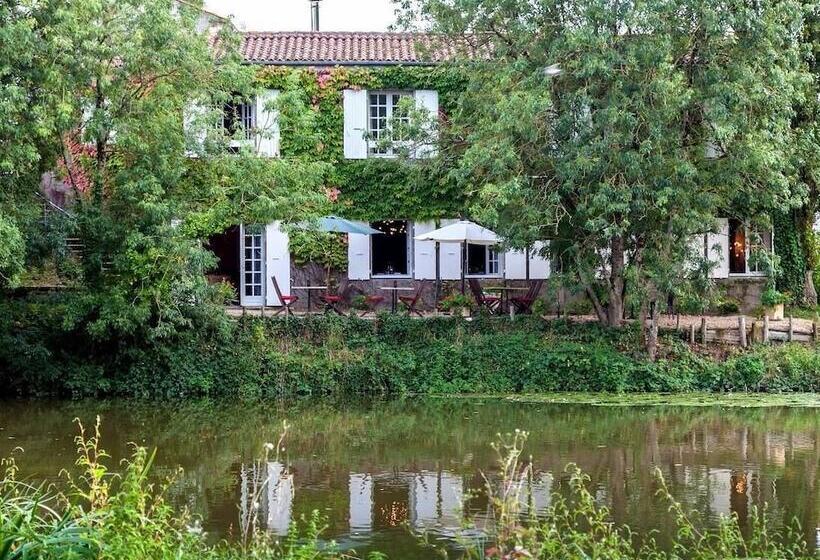 ホテル Logis Auberge De La Riviere