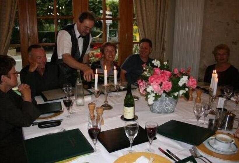 هتل Logis Auberge Le Colombien   Hôtel Et Restaurant