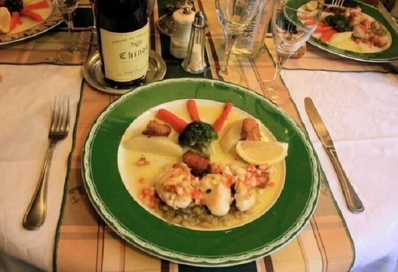 هتل Logis Auberge Le Colombien   Hôtel Et Restaurant