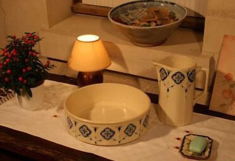هتل Logis Auberge Le Colombien   Hôtel Et Restaurant