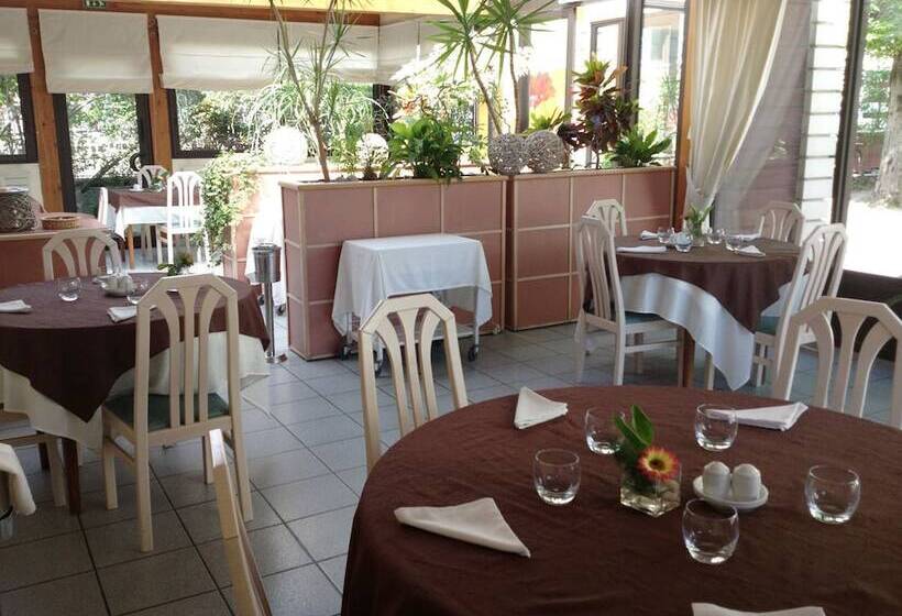 酒店 Logis L Auberge Bourbonnaise