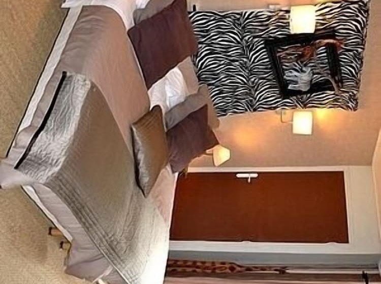 Отель Logis Le Relais Sarrasin