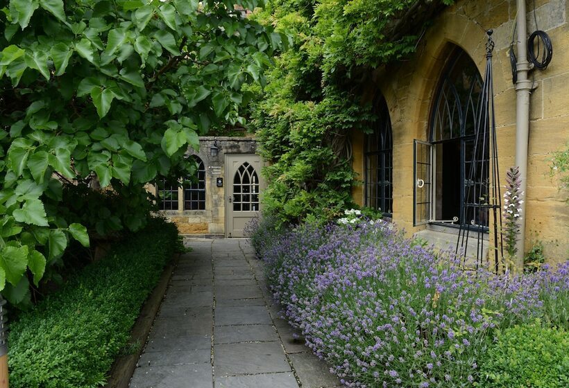 هتل The Manor House