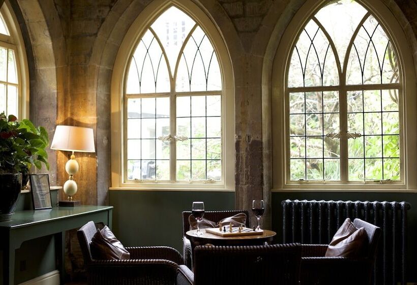 هتل The Manor House