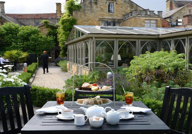 هتل The Manor House