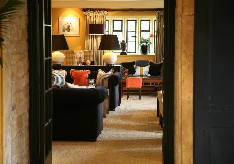 هتل The Manor House