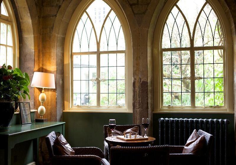 هتل The Manor House