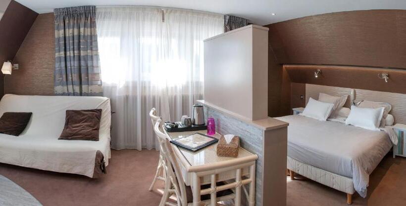 Logis Hotel Du Casino Restaurant Le Mathelia