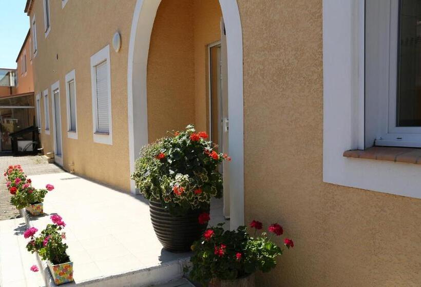 مُتل Myriam Vias Plage