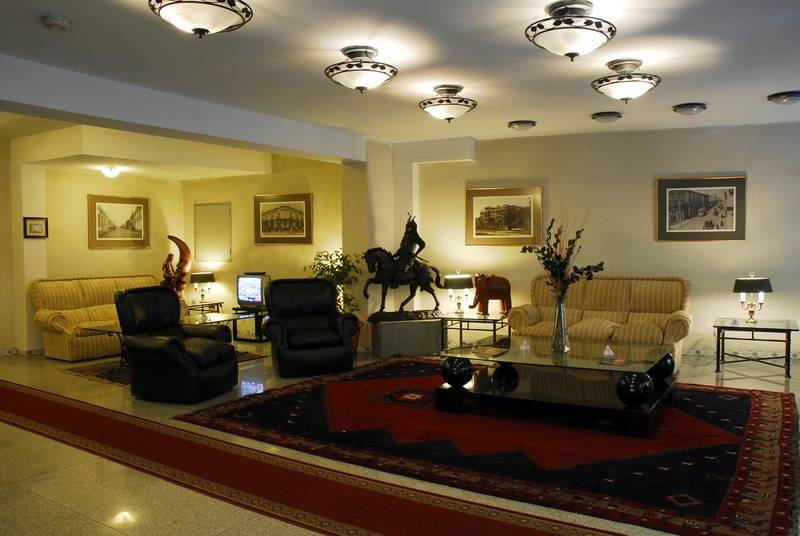 Windsor Suites