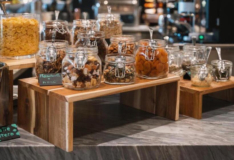 פונדק Re Versiliana